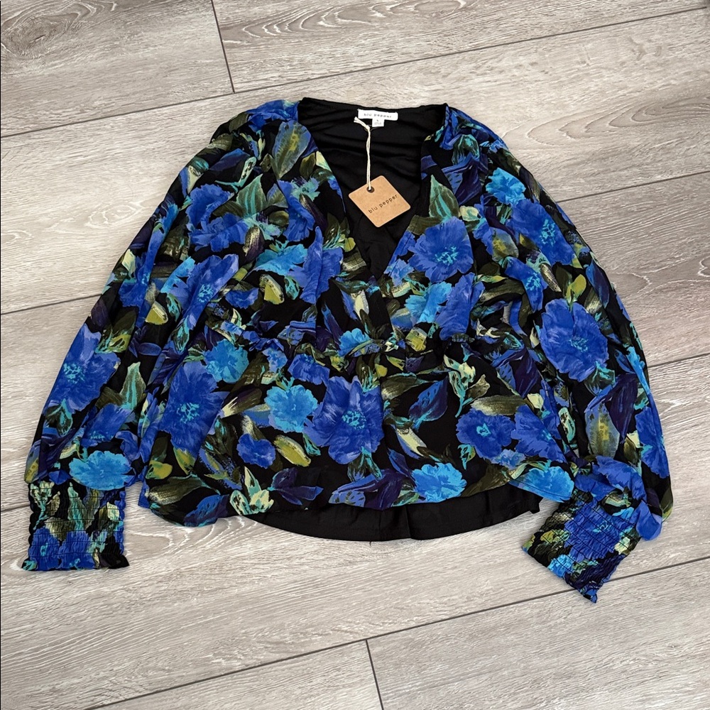 Blu Pepper Vibrant Floral Top size large new